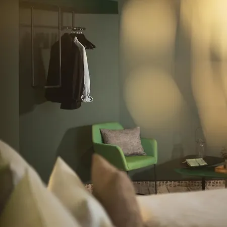 - The Niu, Hop By Ihg