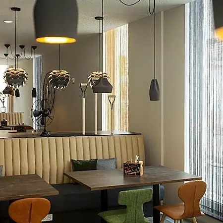 - The Niu, Hop By Ihg