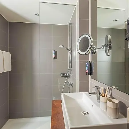 - The Niu, Hop By Ihg מלון