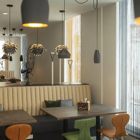 - The Niu, Hop By Ihg Отель Форххайм