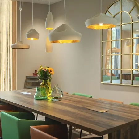 - The Niu, Hop By Ihg Отель