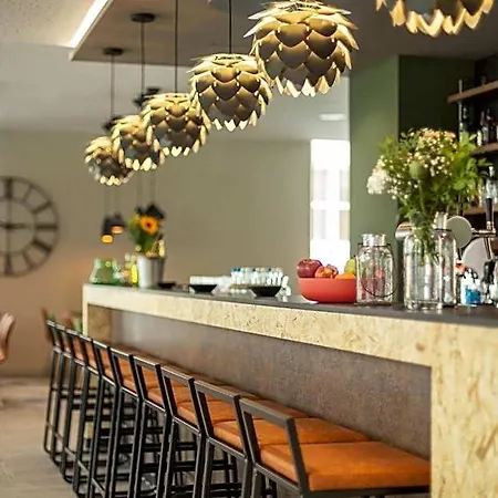 - The Niu, Hop By Ihg